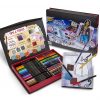 1575259356_w640_h640_crayola-nabor-dlya Фото 5 - Crayola Набор для творчества Создай свой стиль 62-страничный скетчбук Fashion Superstar Coloring Book and App.